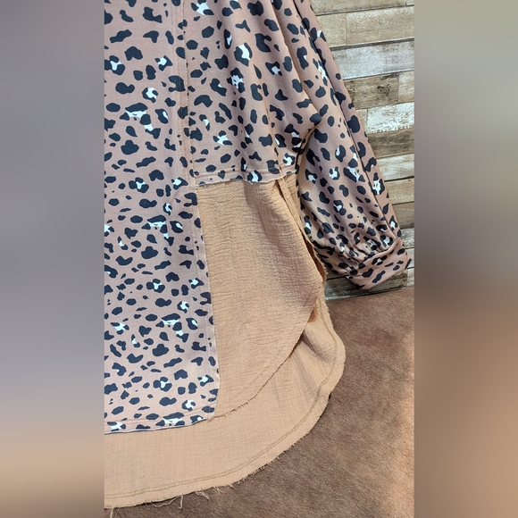 New Textured Raw Edge Drop Shoulder Animal Print W/Tan Hi Lo Side Slit Tunic - Picture 5 of 14
